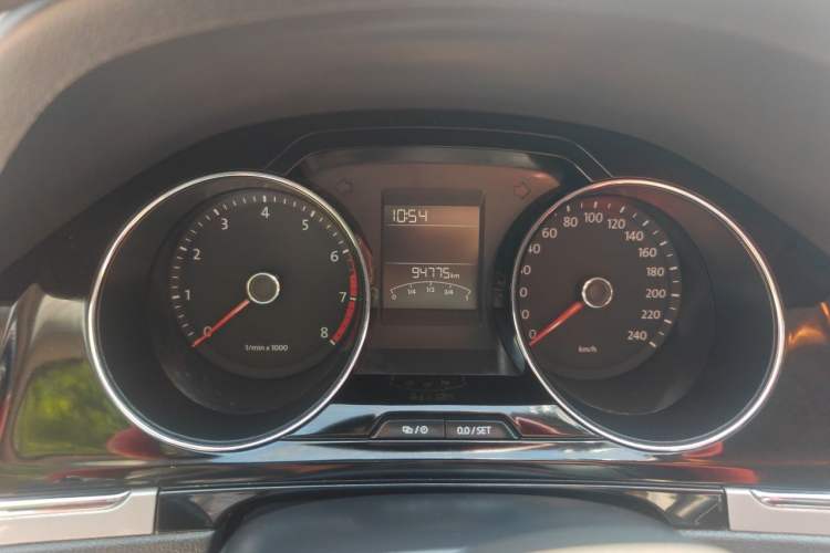 Used Volkswagen Bora 2015 Value Edition 1.6L Automatic Comfort Version Odometer Close Up
