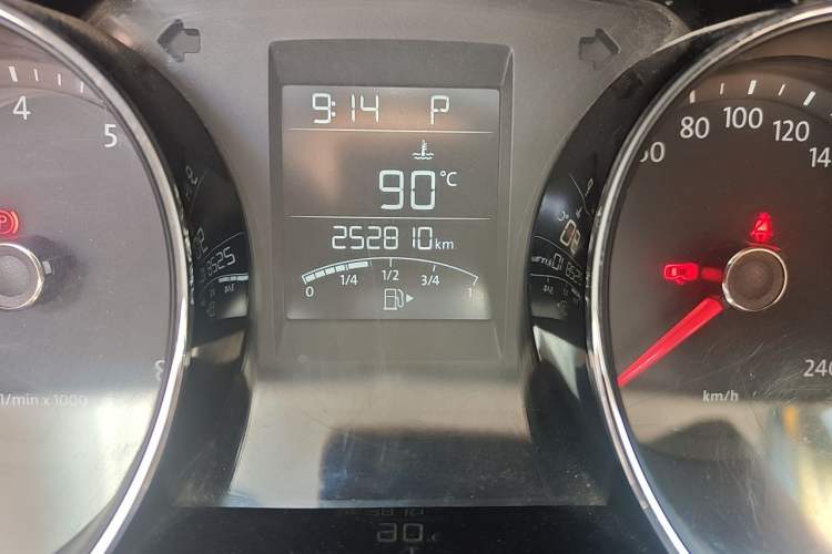 Used Volkswagen Bora 2015 Value Edition 1.6L Automatic Comfort Version Odometer Close Up