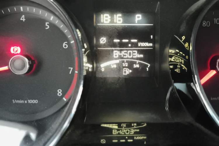Used Volkswagen Bora 2015 Value Edition 1.6L Automatic Comfort Version Odometer Close Up