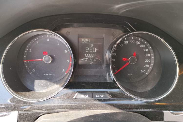 Used Volkswagen Bora 2015 Zhuihui Edition 1.6L Manual Comfort Model Odometer Close Up