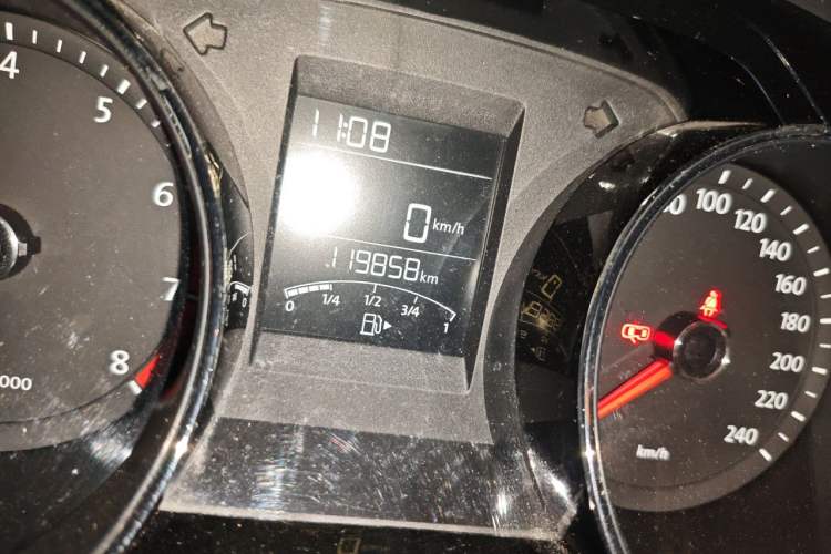 Used Volkswagen Bora 2015 Zhuihui Edition 1.6L Manual Comfort Model Odometer Close Up