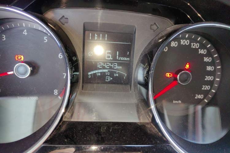 Used Volkswagen Bora 2015 Zhuihui Edition 1.6L Manual Comfort Model Odometer Close Up