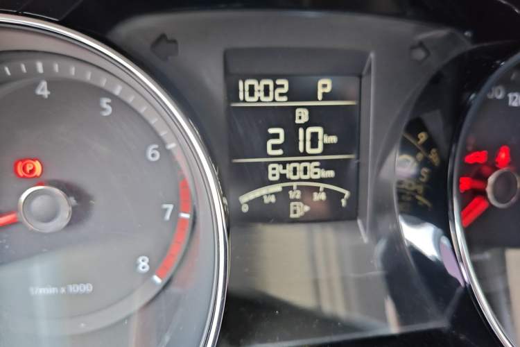 Used Volkswagen Bora 2015 Value Edition 1.6L Automatic Comfort Version Odometer Close Up