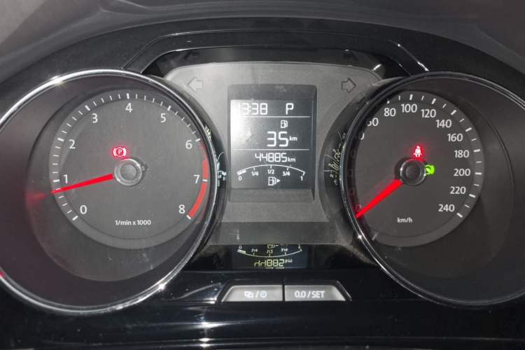 Used Volkswagen Bora 2015 Value Edition 1.4TSI Automatic Sportline Odometer Close Up