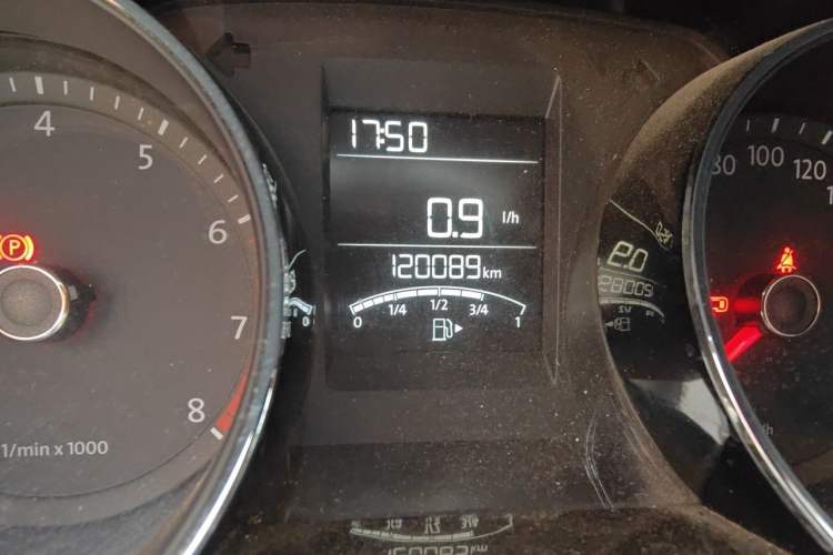 Used Volkswagen Bora 2015 Zhuihui Edition 1.6L Manual Comfort Model Odometer Close Up