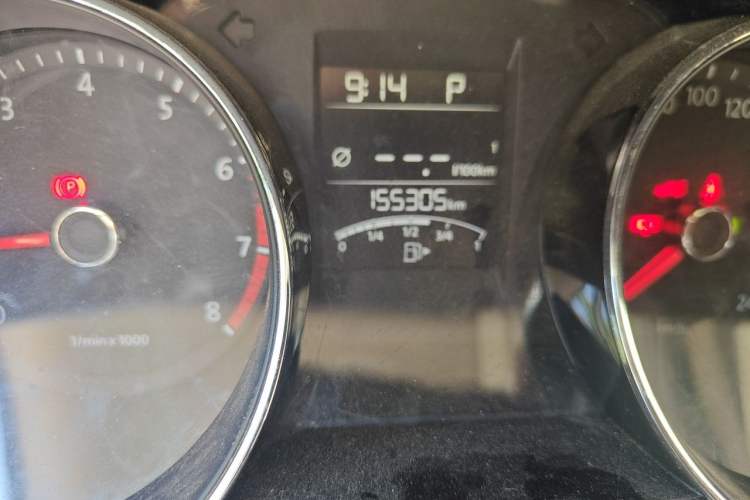 Used Volkswagen Bora 2015 Value Edition 1.6L Automatic Comfort Version Odometer Close Up