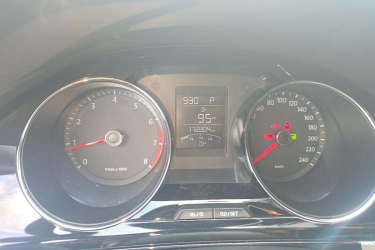 Used Volkswagen Bora 2015 Value Edition 1.6L Automatic Comfort Version Odometer Close Up