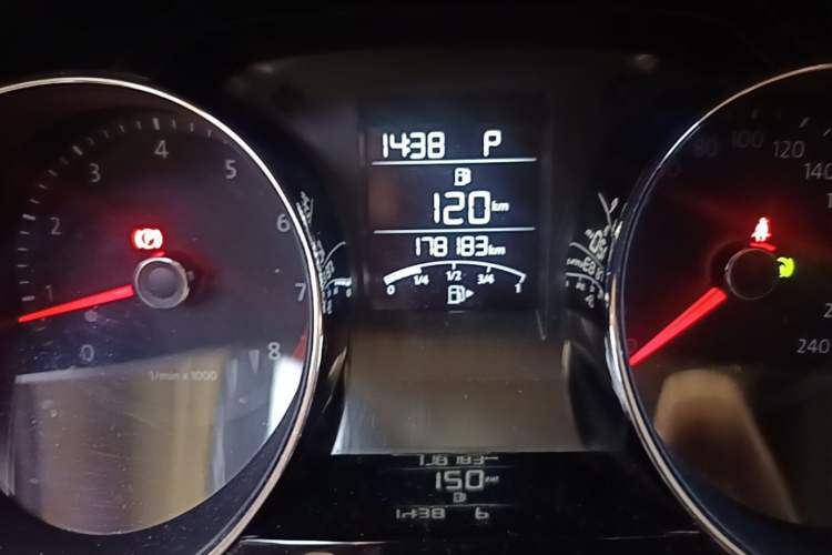 Used Volkswagen Bora 2015 Value Edition 1.6L Automatic Comfort Version Odometer Close Up