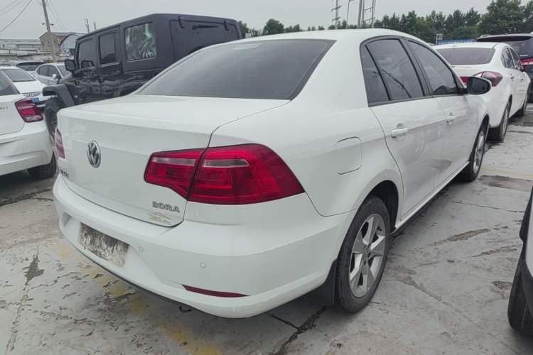 Used Volkswagen Bora 2015 Qihui Edition 1.6L Automatic Fashion Model Rear Right 45 Deg