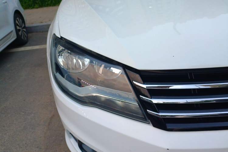 Used Volkswagen Bora 2015 Value Edition 1.6L Manual Fashionable Style Right Front Headlight