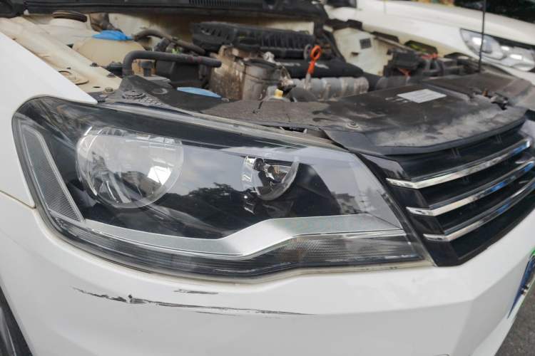 Used Volkswagen Bora 2015 Value Edition 1.6L Automatic Comfort Version Right Front Headlight