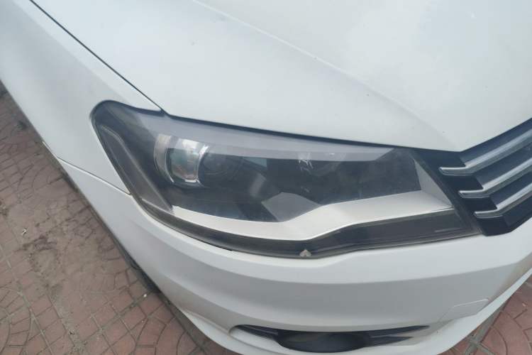 Used Volkswagen Bora 2015 Value Edition 1.6L Automatic Comfort Version Right Front Headlight