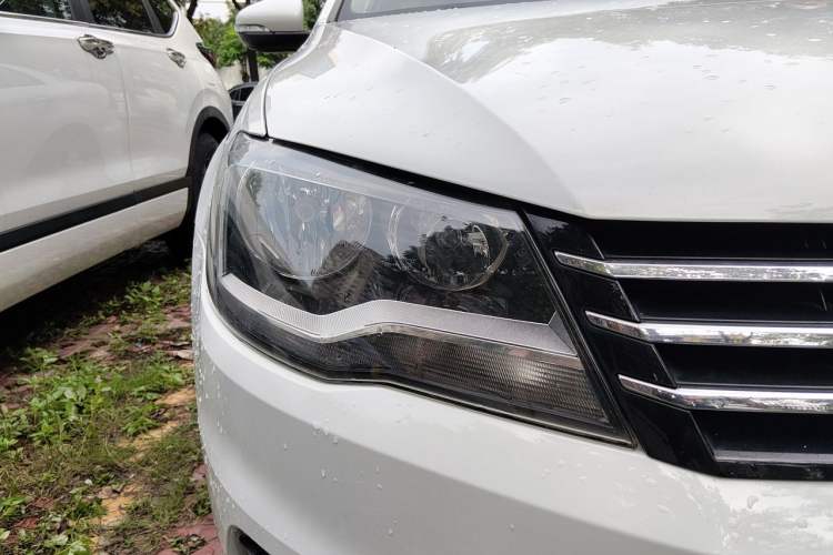 Used Volkswagen Bora 2015 Qihui Edition 1.6L Automatic Fashion Model Right Front Headlight