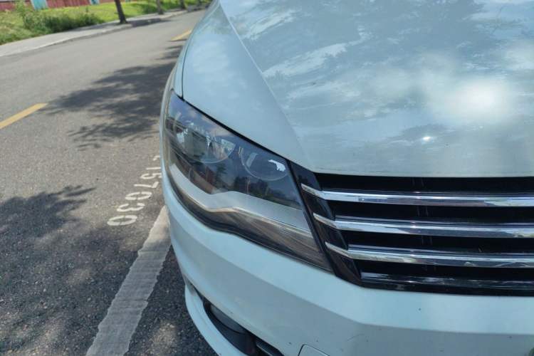 Used Volkswagen Bora 2015 Value Edition 1.6L Automatic Comfort Version Right Front Headlight
