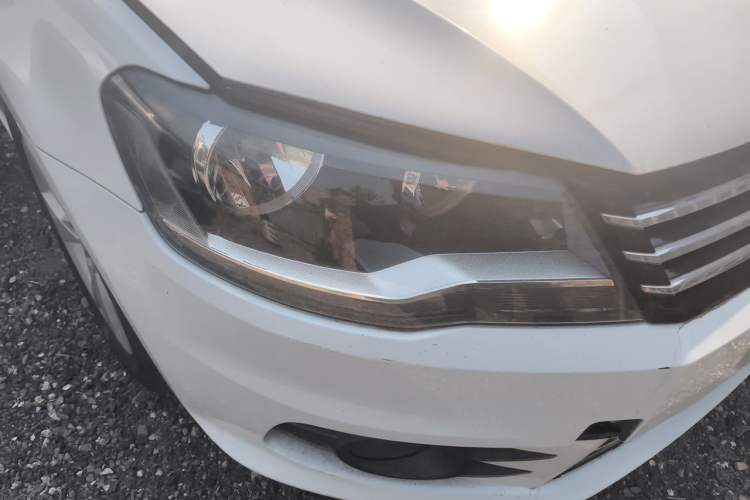 Used Volkswagen Bora 2015 Value Edition 1.6L Manual Fashionable Style Right Front Headlight