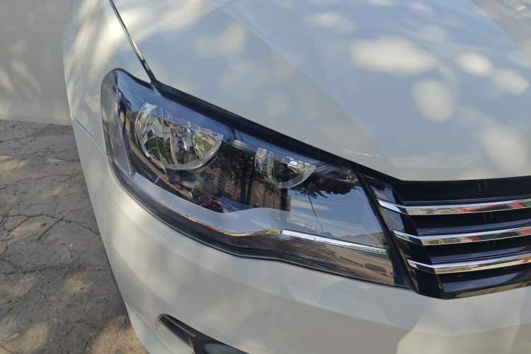 Used Volkswagen Bora 2015 Value Edition 1.6L Manual Fashionable Style Right Front Headlight