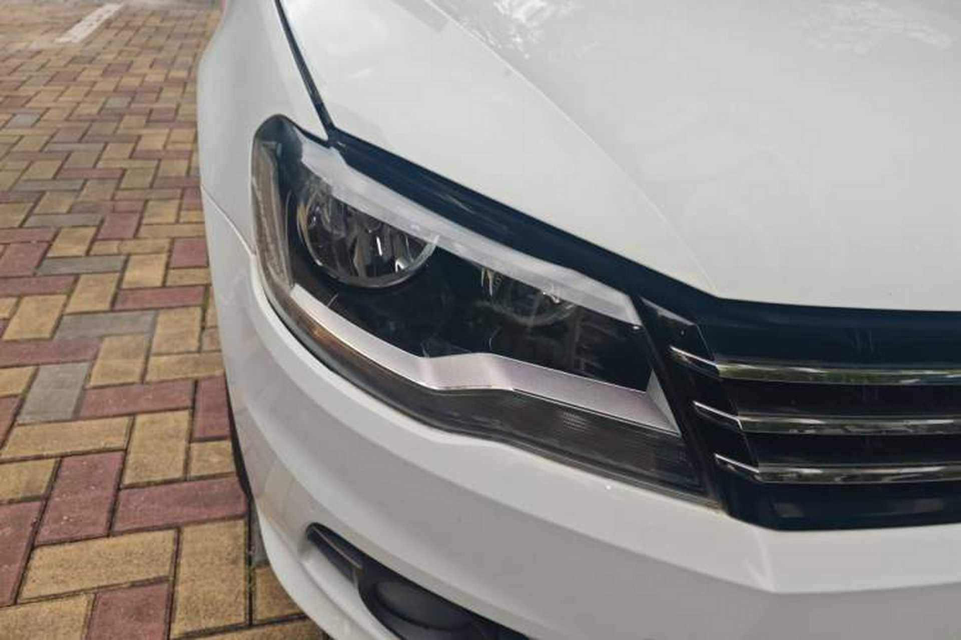 Used Volkswagen Bora 2015 Value Edition 1.6L Automatic Comfort Version Right Front Headlight