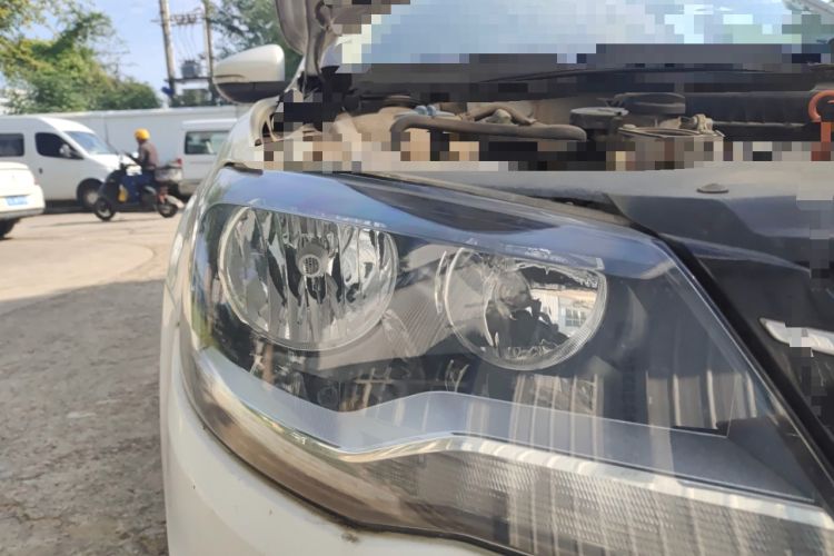 Used Volkswagen Bora 2015 Value Edition 1.6L Manual Fashionable Style Right Front Headlight