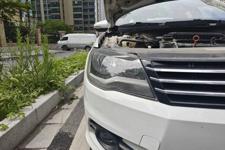 Used Volkswagen Bora 2015 Value Edition 1.6L Automatic Comfort Version Right Front Headlight