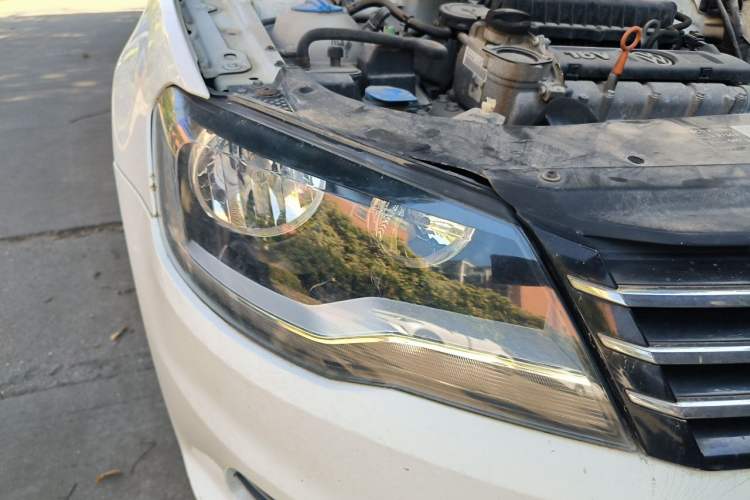 Used Volkswagen Bora 2015 Qihui Edition 1.6L Automatic Fashion Model Right Front Headlight