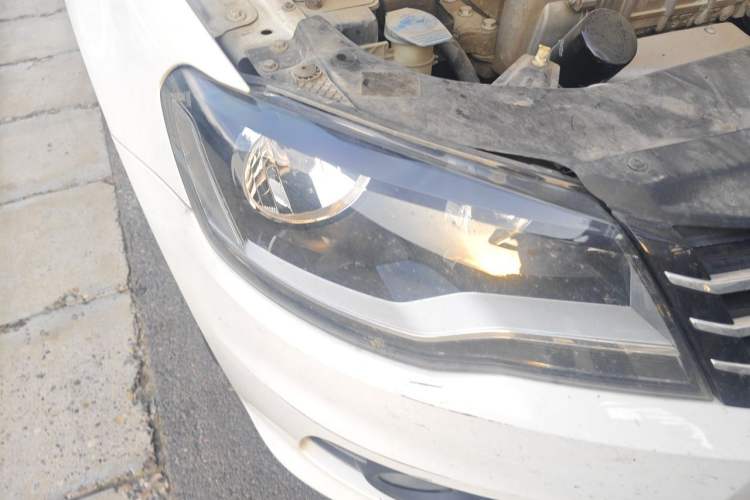 Used Volkswagen Bora 2015 Zhuihui Edition 1.6L Manual Comfort Model Right Front Headlight