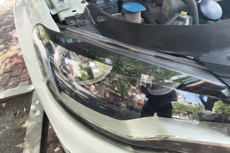 Used Volkswagen Bora 2015 Value Edition 1.4TSI Automatic Sportline Right Front Headlight