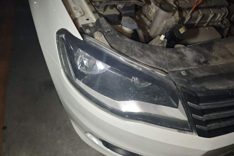 Used Volkswagen Bora 2015 Qihui Edition 1.6L Automatic Fashion Model Right Front Headlight