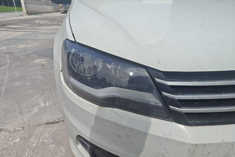 Used Volkswagen Bora 2015 Value Edition 1.6L Automatic Comfort Version Right Front Headlight