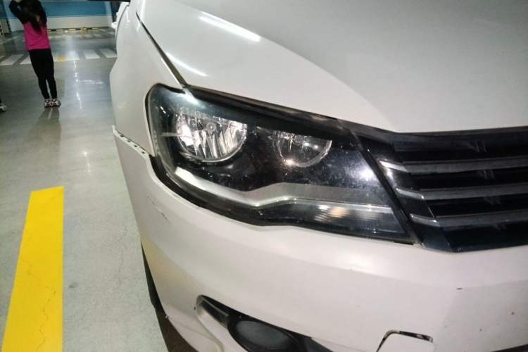 Used Volkswagen Bora 2015 Value Edition 1.6L Automatic Comfort Version Right Front Headlight