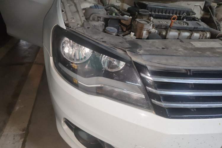 Used Volkswagen Bora 2015 Value Edition 1.6L Automatic Comfort Version Right Front Headlight