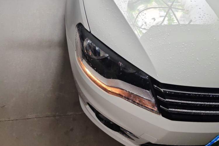 Used Volkswagen Bora 2015 Value Edition 1.6L Automatic Comfort Version Right Front Headlight