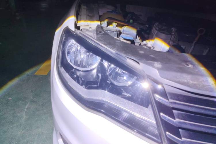 Used Volkswagen Bora 2015 Qihui Edition 1.6L Automatic Fashion Model Right Front Headlight