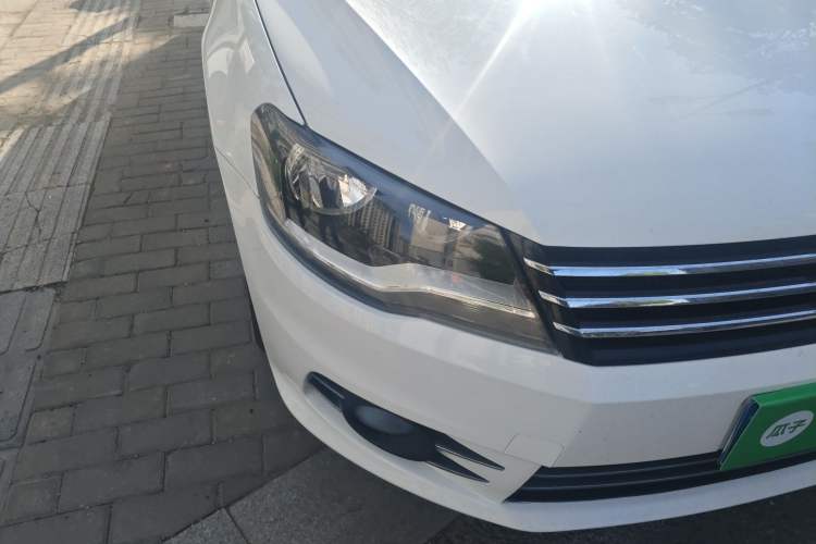 Used Volkswagen Bora 2015 Value Edition 1.6L Automatic Comfort Version Right Front Headlight