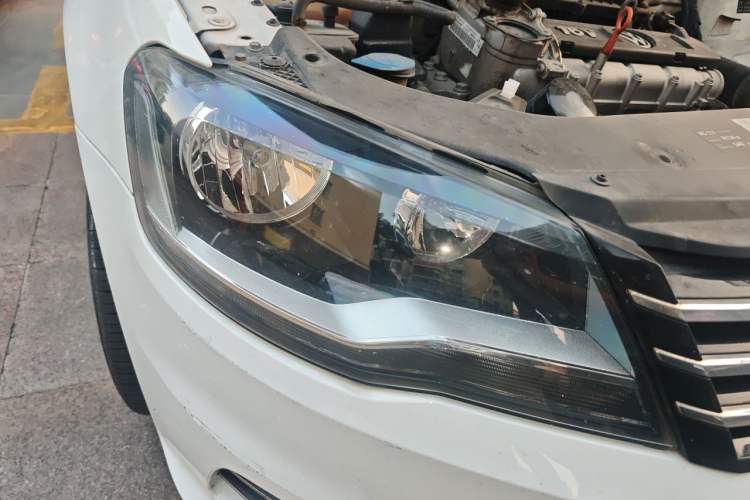 Used Volkswagen Bora 2015 Zhuihui Edition 1.6L Manual Comfort Model Right Front Headlight