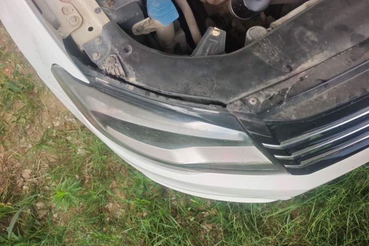 Used Volkswagen Bora 2015 Zhuihui Edition 1.6L Manual Comfort Model Right Front Headlight