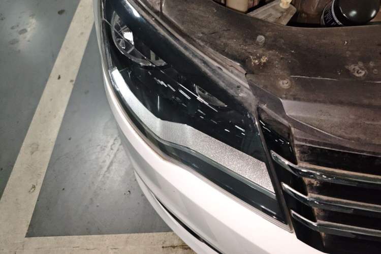 Used Volkswagen Bora 2015 Zhuihui Edition 1.6L Manual Comfort Model Right Front Headlight
