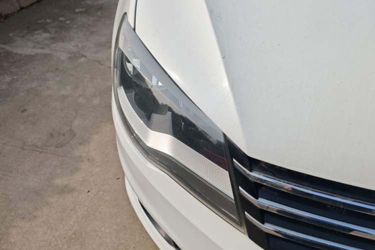 Used Volkswagen Bora 2015 Zhuihui Edition 1.6L Manual Comfort Model Right Front Headlight