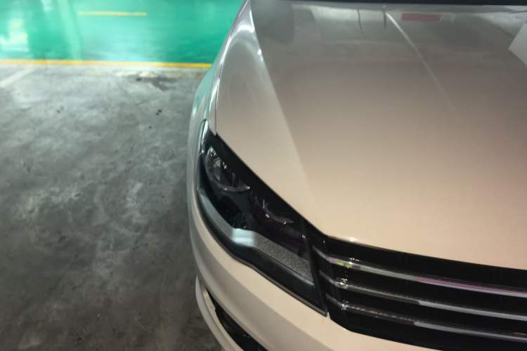 Used Volkswagen Bora 2015 Value Edition 1.6L Automatic Comfort Version Right Front Headlight