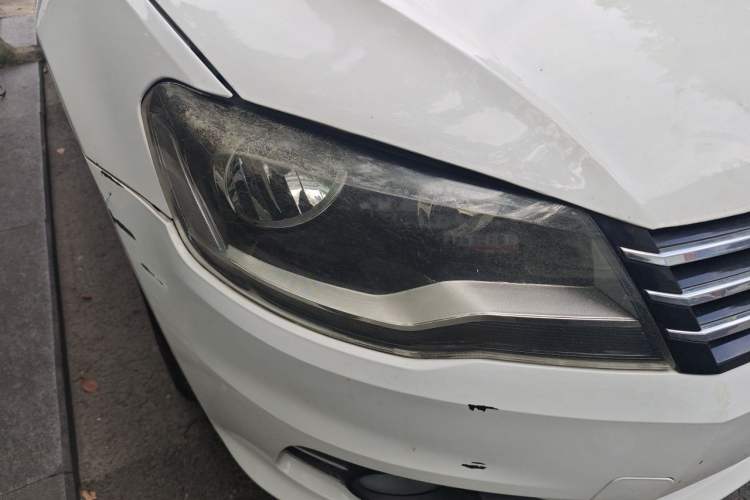 Used Volkswagen Bora 2015 Value Edition 1.6L Manual Fashionable Style Right Front Headlight