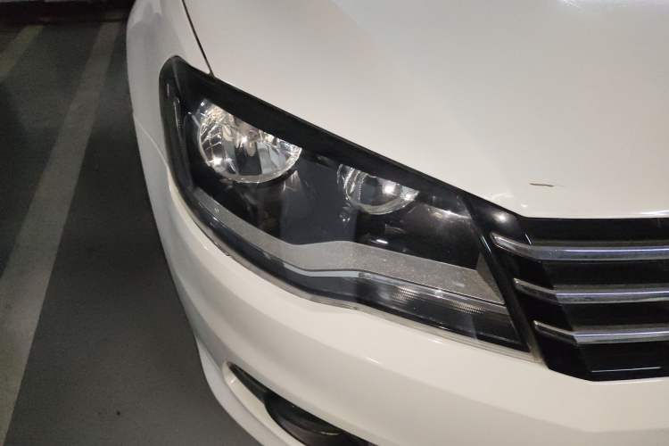 Used Volkswagen Bora 2015 Value Edition 1.6L Automatic Comfort Version Right Front Headlight
