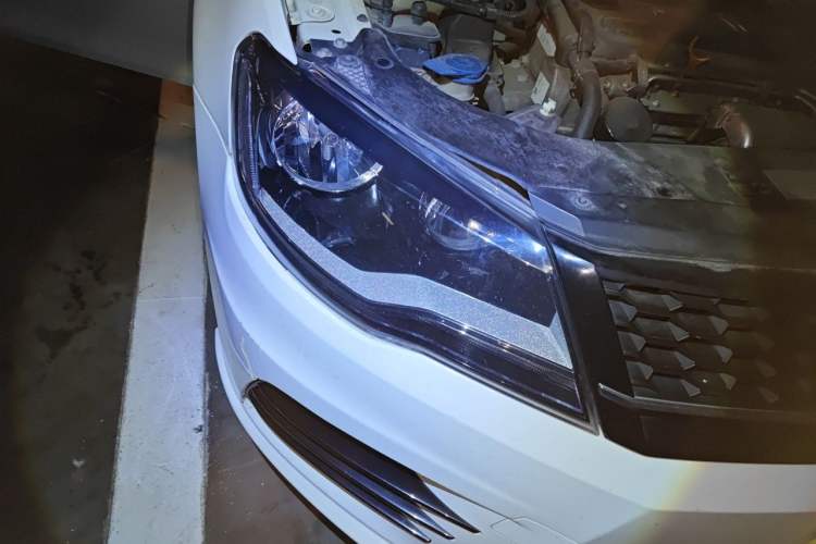 Used Volkswagen Bora 2015 Value Edition 1.4TSI Automatic Sportline Right Front Headlight