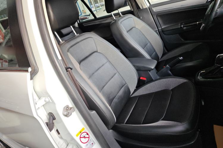 Used Volkswagen Bora 2015 Value Edition 1.6L Automatic Comfort Version Right Front Seat