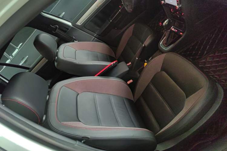 Used Volkswagen Bora 2015 Value Edition 1.4TSI Automatic Sportline Right Front Seat
