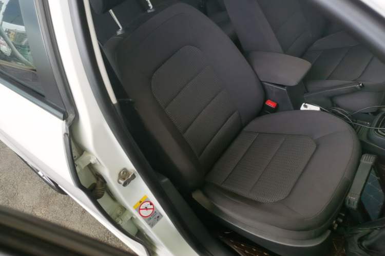 Used Volkswagen Bora 2015 Value Edition 1.6L Manual Fashionable Style Right Front Seat