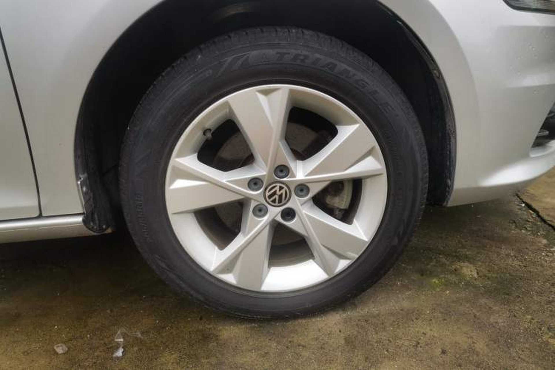 Used Volkswagen Bora 2015 Value Edition 1.6L Automatic Comfort Version Right Front Wheel Hub
