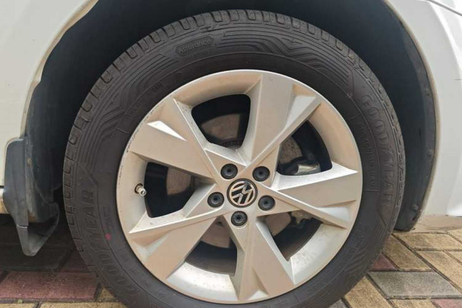Used Volkswagen Bora 2015 Value Edition 1.6L Automatic Comfort Version Right Front Wheel Hub