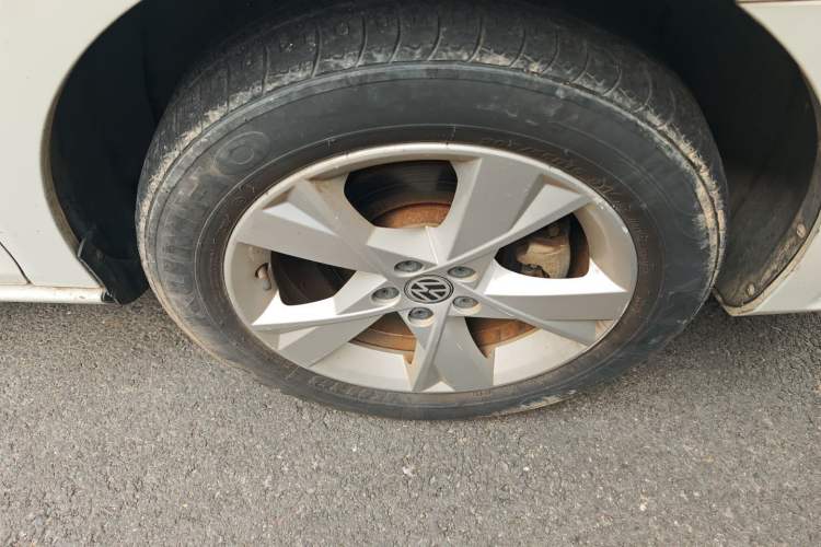 Used Volkswagen Bora 2015 Zhuihui Edition 1.6L Manual Comfort Model Right Front Wheel Hub