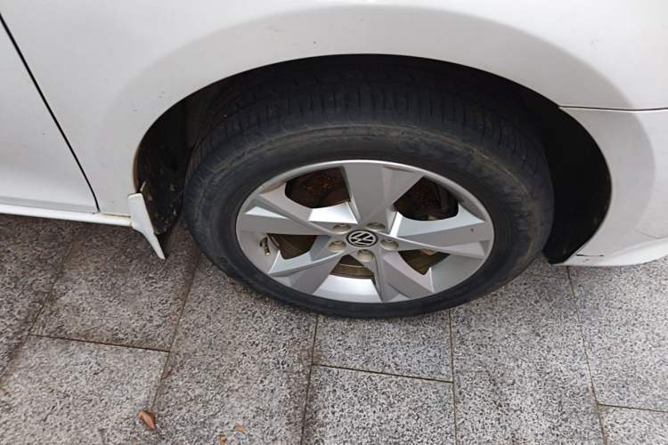 Used Volkswagen Bora 2015 Zhuihui Edition 1.6L Manual Comfort Model Right Front Wheel Hub