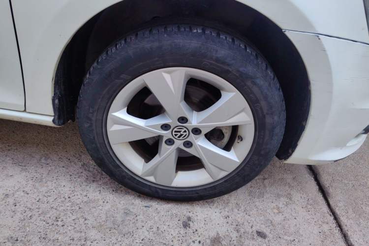 Used Volkswagen Bora 2015 Zhuihui Edition 1.6L Manual Comfort Model Right Front Wheel Hub