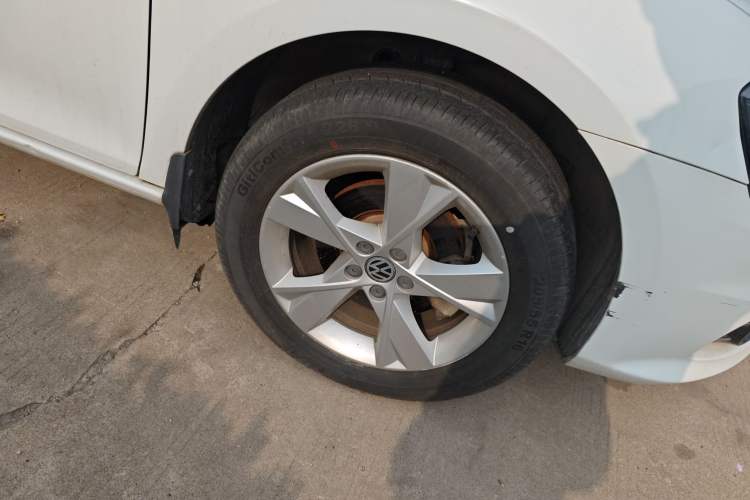 Used Volkswagen Bora 2015 Zhuihui Edition 1.6L Manual Comfort Model Right Front Wheel Hub